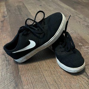 Nike Kids Size 2 Skateboard Shoes